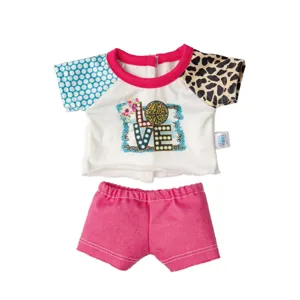 Mini Puppenkleidung Set mit T-Shirt und rosa Shorts, buntes Patchwork Design für 20cm Puppen.