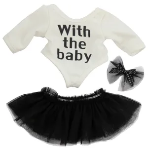 Puppenkleidung Set mit weißem Body mit Text, schwarzem Tüllrock und Schleife für 12 Zoll Puppen.