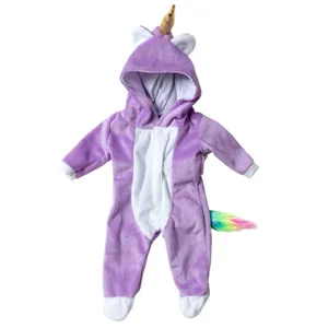 Süßer lila Einhorn Plüsch Jumpsuit mit goldenem Horn und Regenbogen Schwanz für Kinder.