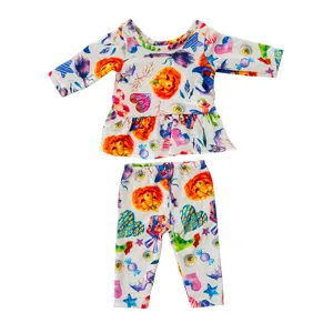 Buntes Halloween Puppenkleidung Set mit Langarmshirt und Hose für 18-Zoll Puppen.
