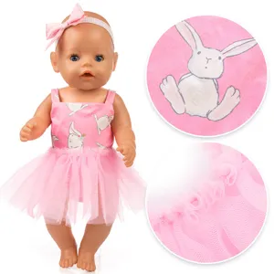Puppenkleidung Set mit niedlichem Hasenmuster rosa Kleid, passendem Tüllrock und Stirnband.