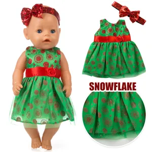 18 zoll puppen weihnachtskleid set mit gruenem schneeflocken muster und rotem stirnband.