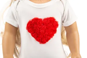 18 Zoll Puppenkleidung Weißes T-Shirt mit Roter Rosen Herz Applikation für 43cm Puppen