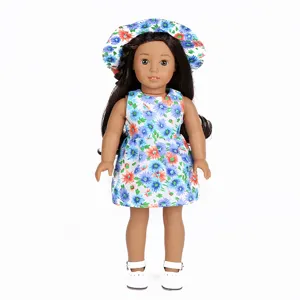 18-inch Puppe in blauer orangefarbener Blumenkleid mit passendem Hut und weißen Schuhen.