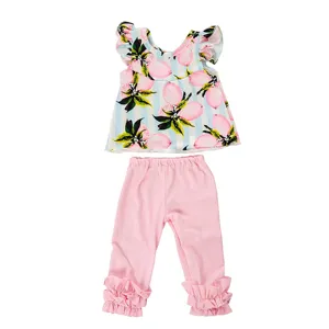 Dettagli del grazioso completo da bambola da 18 pollici con top a limoni e pantaloni rosa.