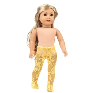 Detaillierte Nahaufnahme von 18 Zoll Puppen gelben Spitzenleggings und Pfirsich Top Set.