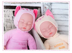 Detailansicht süßer Simulations-Schlafpuppen mit Tierkapuze, weiche Plüsch-Begleitpuppe für Kinder.