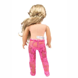 Detailansicht von 18-Zoll Puppen rosa Spitzenleggings und Strumpfhosen mit feinem Blumen-Spitzenmuster.