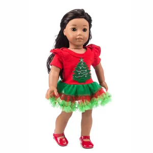 Nahaufnahme des 45cm Puppen Weihnachtsoutfits mit besticktem Baumoberteil und Tüllrock.