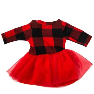 18 Zoll Puppenkleid mit rot-schwarzem Karo-Oberteil und rotem Tüllrock im Detail.