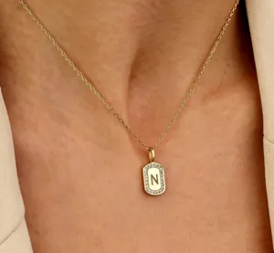 Gouden letter N ketting met fonkelende zirkonia stenen, fijne ketting voor elegante dagelijkse stijl.