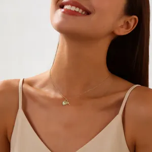 Elegant gold heart key pendant clavicle chain necklace for women fashion jewelry gift.