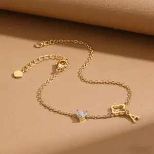 Vergoldetes Kleeblatt Herz Armband mit Zirkon und Anfangsbuchstabe A Anhänger Schmuck.