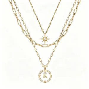 Collana multistrato dorata con ciondolo a stella e lettera bussola per donna gioielli moda.