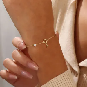 Verschgoldetes filigranes Kettenarmband mit Kristallherz und Kleeblatt Buchstabe A Anhänger.