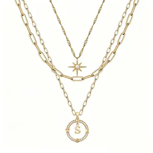 Collana retro multistrato dorata con ciondolo lettera bussola e stella per donne.