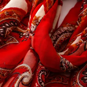 Rotes Retro Paisley Muster Tuch Damen Mode ethnischer Stil vielseitiger Schal.