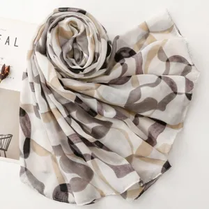 Detailansicht des Schals mit abstraktem Kieselstein Print, weicher Baumwoll Leinen Stil Tuch