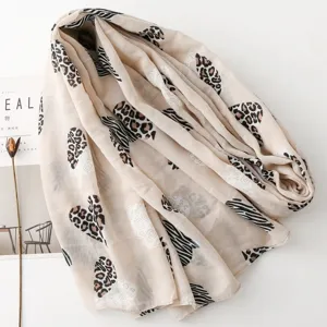 Bufanda beige con estampado leopardo cebra corazon ligera transpirable primavera verano