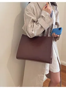 Bolso tote marrón de gran capacidad para mujer, bolso retro con diseño de letras en relieve.
