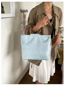 Schicke blaue Stoff-Handtasche mit eleganten Bambusgriffen für einen stilvollen Look Detailansicht