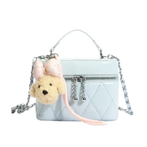 Bolso bandolera acolchado de cadena estilo coreano de moda con bonito colgante de perrito.