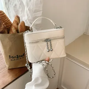 Korean style white quilted chain handbag fashion minimalist shoulder crossbody square bag.