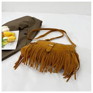 Women retro fringe shoulder bag brown suede stylish commuter crossbody bag for summer daily wear.