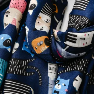 Blaues süßes Cartoon Katzen Print Satin Tuch mode Halstuch weicher eleganter Schal für Damen