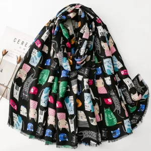 Schwarzer Schal mit buntem Katzen Print, weiches Baumwolle Leinen Tuch, modisches Accessoire.