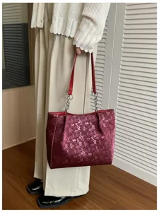 Stylish large capacity tote bag with sequin number print, chic chain shoulder bag for women