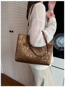 Stylish large capacity tote bag with unique number print, perfect for daily commuting.