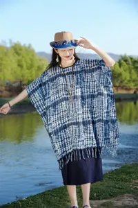 Εθνοτικού στιλ μπλε λευκό tie-dye κάπα σάλι, vintage πορσελάνη αντιηλιακό πόντσο