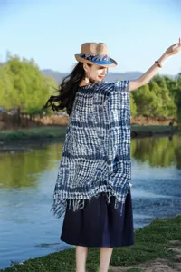 Εθνοτικό μπλε λευκό batik εκτύπωση πόντσο σάλι, vintage αντηλιακή κάπα γυναικεία.