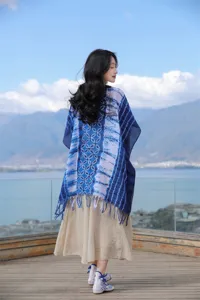 Εθνοτικό στιλ μπλε tie-dye print αντηλιακή κάπα σάλι για γυναίκες καλοκαιρινά ταξίδια.