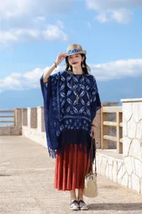 Γυναικείο πόντσο κάπα με μπλε tie-dye τύπωμα boho εθνοτικό σάλι προστασίας ήλιου.