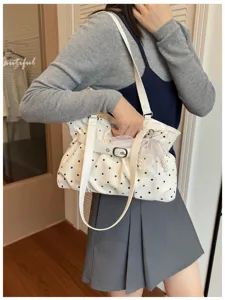 Elegante borsa a spalla bianca a pois con fiocco di perle per il lavoro quotidiano.