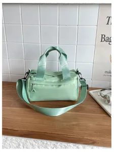 Bolso cruzado cilíndrico de nailon verde menta, bolso de hombro informal para uso diario.