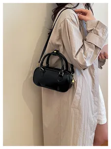 Chic bolso de hombro cilíndrico negro de estilo coreano para mujer, ideal para diario.