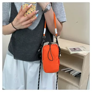 Outdoor Streetwear Mini Umhängetasche für Handy, stilvolle kontrastfarbene kleine Tasche