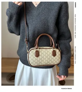 Schicke Vintage Monogramm Umhängetasche, stilvolle braune und beige Damentasche für den Alltag.