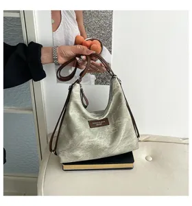 Borsa a tracolla hobo casual vintage da donna, grande borsa tote in pelle PU elegante.
