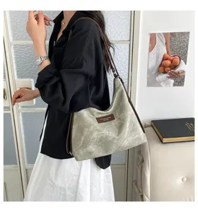 Borsa a spalla vintage casual e versatile, design retrò con tessuto strutturato.