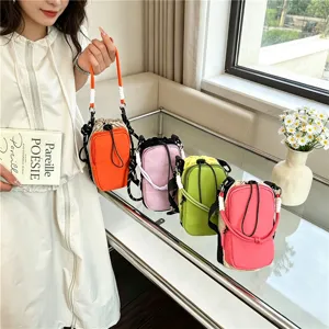 Modische Outdoor Umhängetasche für Handy, bunte Sommer Streetwear kleine Tasche.
