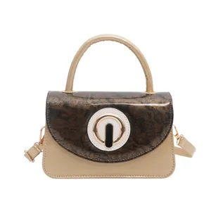 Bolso bandolera beige marrón elegante con cierre metálico redondo para mujer elegante diario