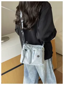 Lightweight casual crossbody bag with multiple pockets, ideal for daily travel and commute.