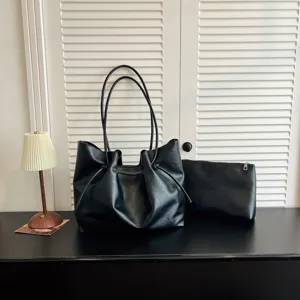 Borsa tote nera in pelle PU da donna con doppi manici e pochette abbinata, capiente ed elegante.