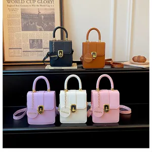 Vrouwen PU lederen crossbody tas multi-kleur kleine vierkante handtas met handvat en slot.