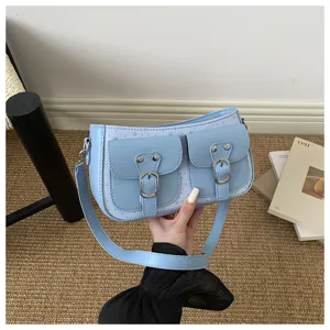 Hellblaue Damen Schultertasche Detail, stilvolle lässige Freizeittasche mit Vordertaschen.