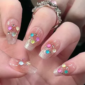 Uñas Postizas de Presión Hechas a Mano Lindo Degradado de Rubor Uñas Falsas Diamante de Imitación Brillante Borde Plateado Corto Arte de Uñas Para Mujeres